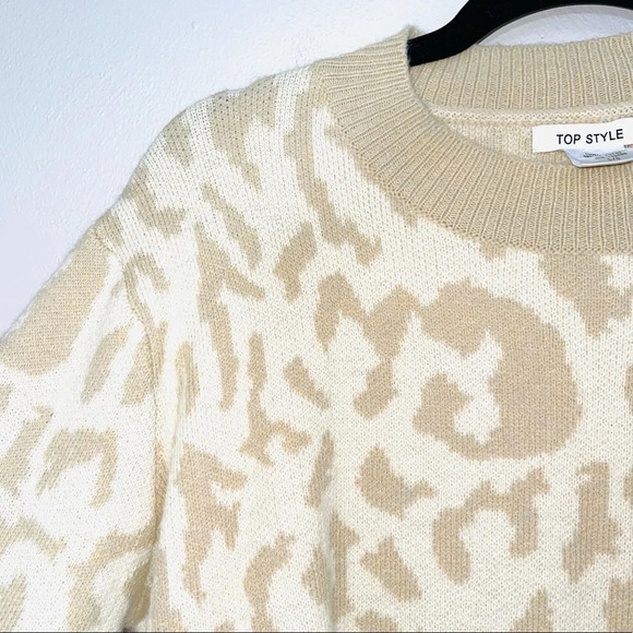 Top Style Boutique Cream Leopard Print Oversized Knit Sweater Large Women’s - Picture 3 of 10
